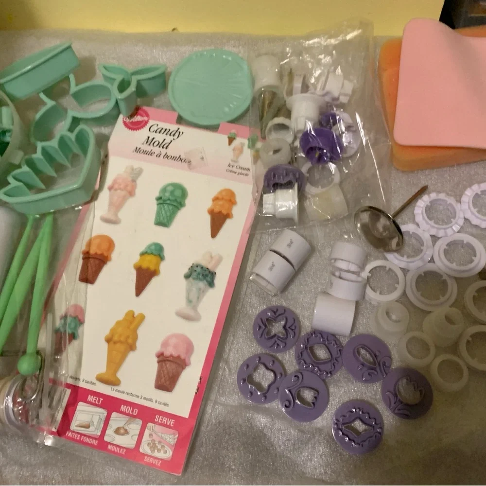 Cake decorating supplies